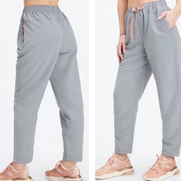 Fabletics Woven Hike Pant Gray Large Short NEW - Picture 11 of 11
